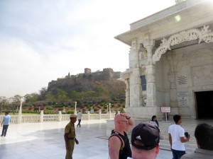 Jaipur Birla Temple Bier-Traveller (1)